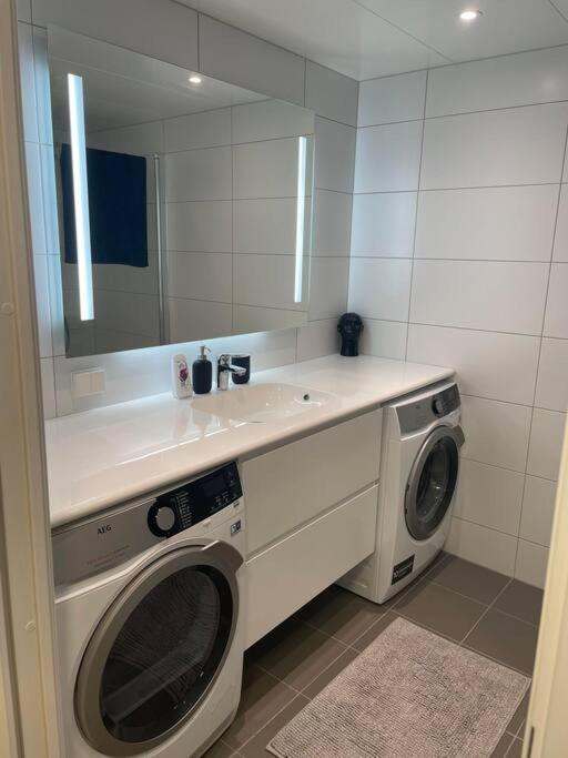 Nydalen/Storo- Ved T-Banestasjon Apartman Oslo Kültér fotó
